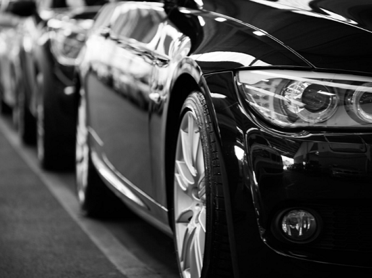 Боржникам в Україні заборонили продавати авто