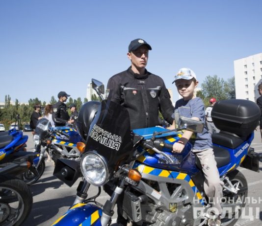 У Києві з’явилися перші поліцейські на мотоциклах: відео