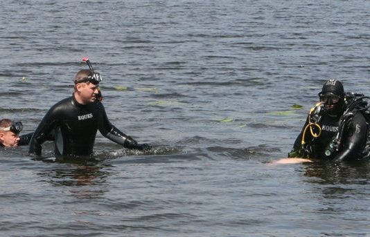 На дні обмілілого Дніпра знайшли затонуле судно