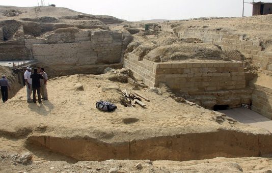 Археологи знайшли плити віком 4 тис. років, які містять повідомлення про всесвітній потоп