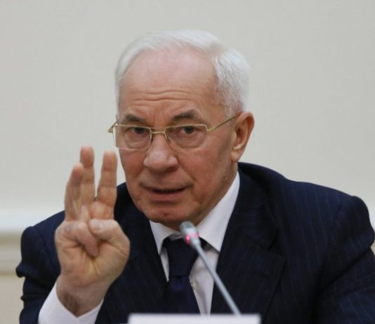 З Азарова, який втік до Росії, раптово зняли санкції: що відомо