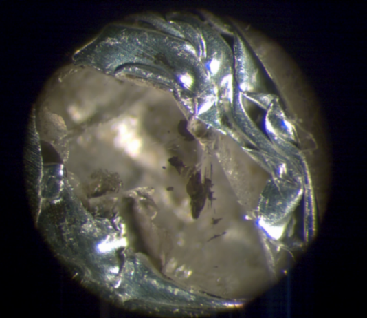 В алмазі знайшли «міфічний» мінерал