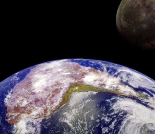 Вчені припустили, що атмосфера Землі охоплює Місяць