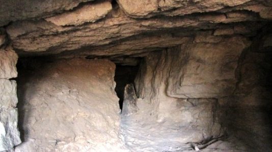 В закинутих катакомбах виявили загадкову підземну кімнату: відeo