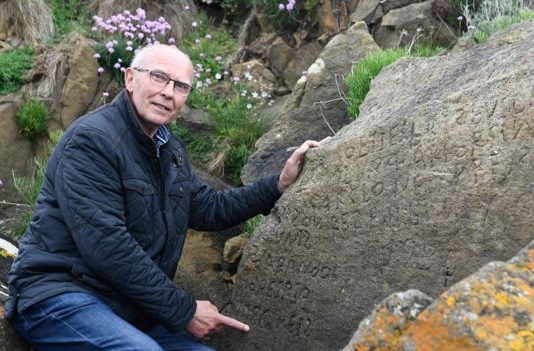 Вчені безсилі: у Франції запропонували нагороду за розшифровку таємничого напису – фото