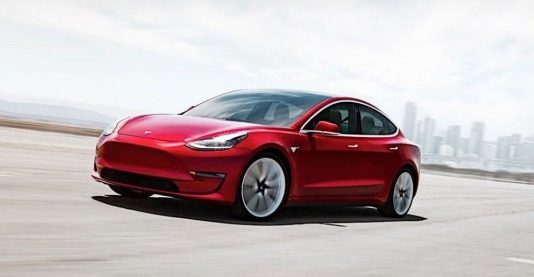 Електрокари Tesla почали самостійно себе діагностувати і замовляти потрібні деталі