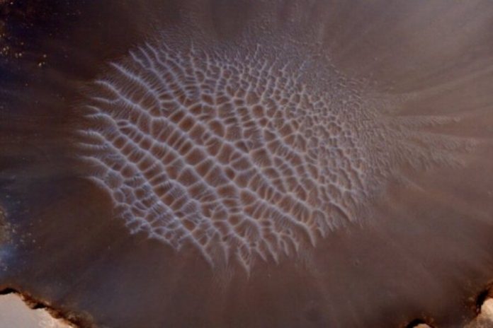 martian-crater-dunes1024