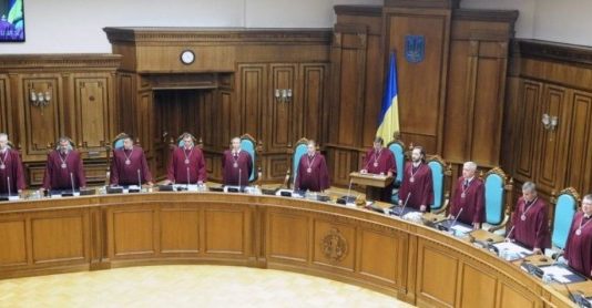 Вибори в Раду під загрозою? КСУ візьметься за указ Зеленського