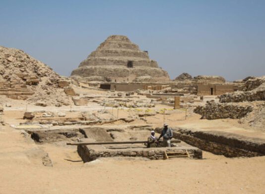 Біля найдавнішої піраміди знайшли незвичайні тіла і артефакти