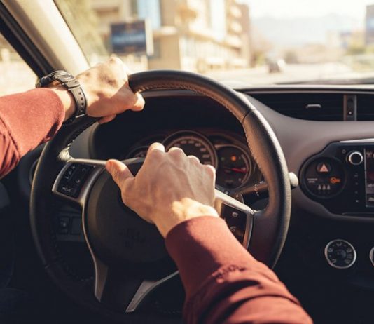 Причины, по которым машину на скорости ведет в сторону