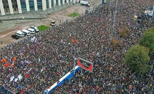 У Москві на акцію протесту вийшло близько 50 тис. людей