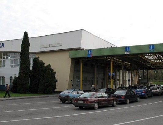 Українців попередили про посилення контролю на кордонах з Угорщиною