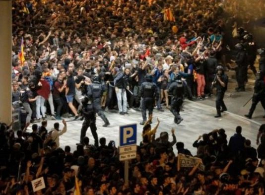 Протести в Каталонії: заблоковано траси і залізницю