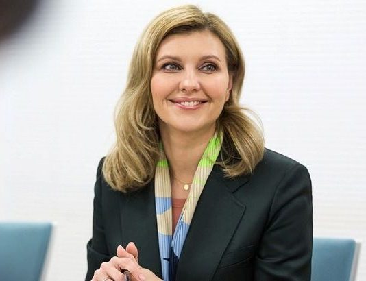 Носить чоловічий одяг: у мережі розкритикували Зеленську через костюм