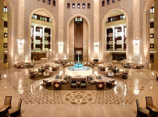 Люксовий номер за 200 тисяч: у ЗМІ показали готель, в якому зупинявся Зеленський, відвідуючи Оман