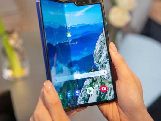 Новий Samsung Galaxy Fold отримає підекранну селф-камеру