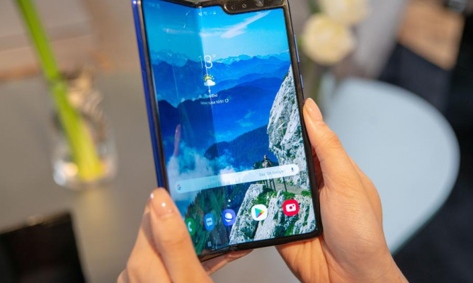galaxy-fold-900x540
