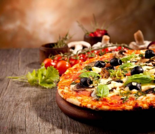 Чому вигідно замовляти піцу з доставкою?