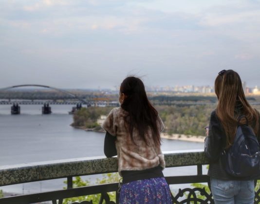 Це утопія: лікар-інфекціоніст різко висловився про план зняття карантину в Україні