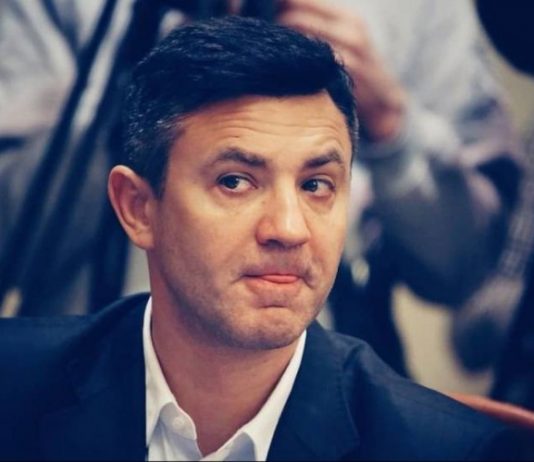 Тищенко про те, чому напав на Лероса в Раді: Він матюкався і говорив брудні речі на адресу гаранта нашої Конституції