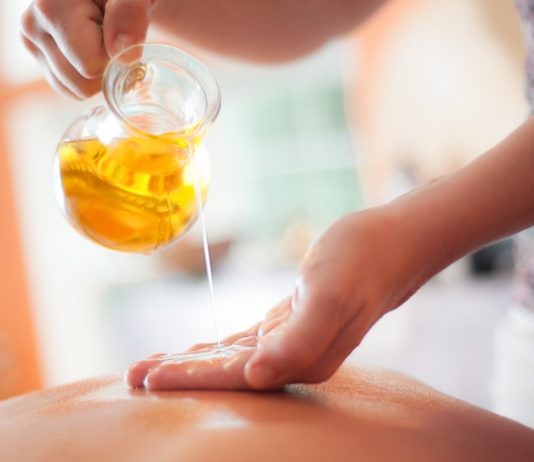 Как выбрать масло для романтического массажа?