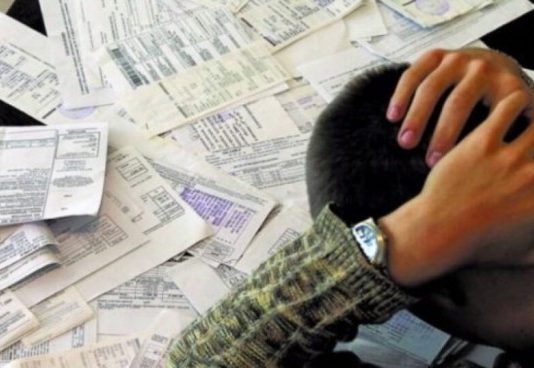 Через борги за комуналку українців не випускатимуть за кордон