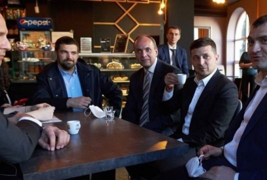 Штраф за каву для Зеленського: КСУ відкрив конституційне провадження у справі