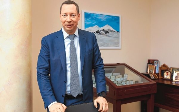 deklaracziya-o-dohodah-glavy-nbu-kirilla-shevchenko-milliony-v-bankah-i-dragoczennosti-doma-600x375