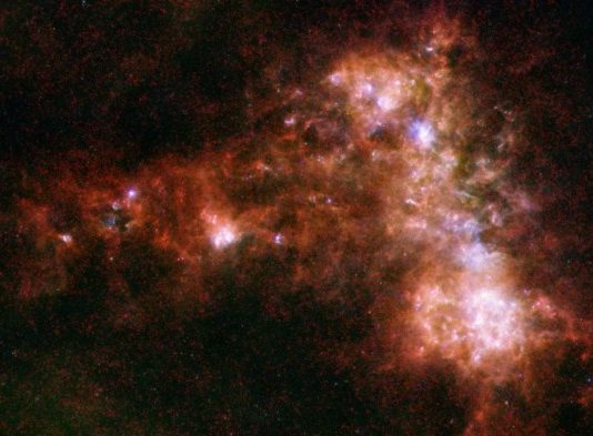 У сузір’ї Діви помітили рекордно яскраву галактику