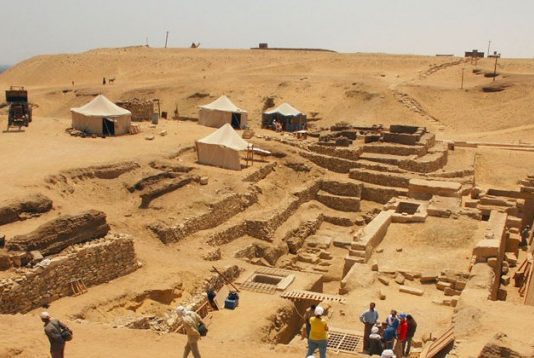 У єгипетському некрополі знайшли схованку з 13 дерев’яними трунами