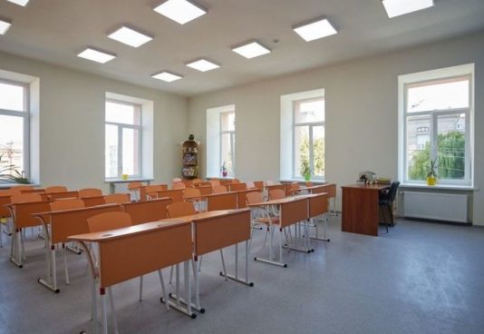 Вчительку, яка накинулася на ученицю через українську мову, звільнили: що каже мама дівчинки