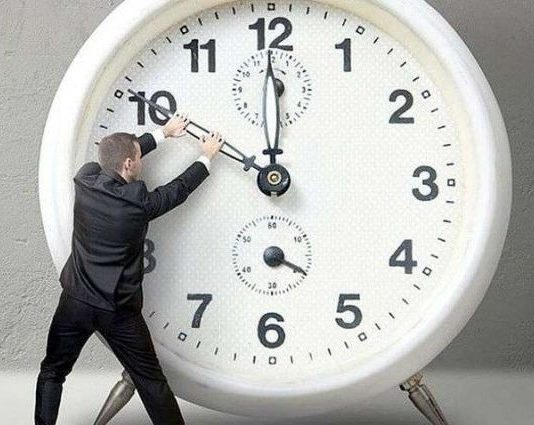 Жити за київським часом і не переводити годинник: Стефанчук зареєстрував законопроект