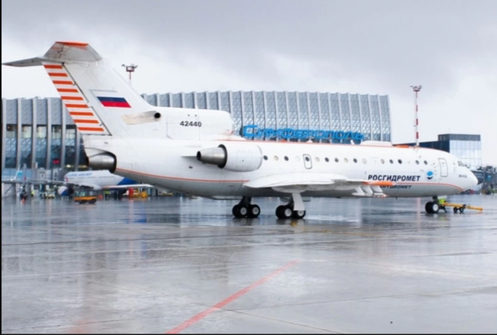YAk-42D-Rosgidromet-v-Simferopoli