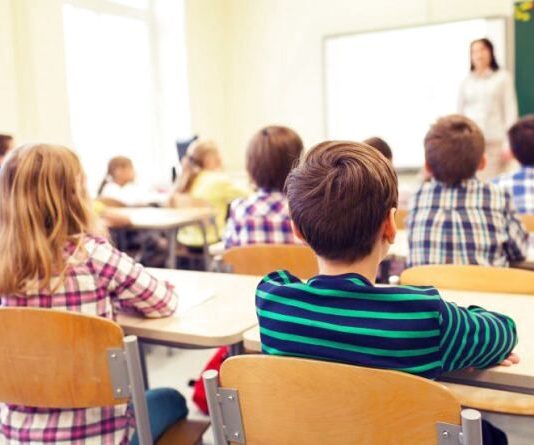 Стало відомо, коли закінчаться шкільні канікули і чого чекати після них