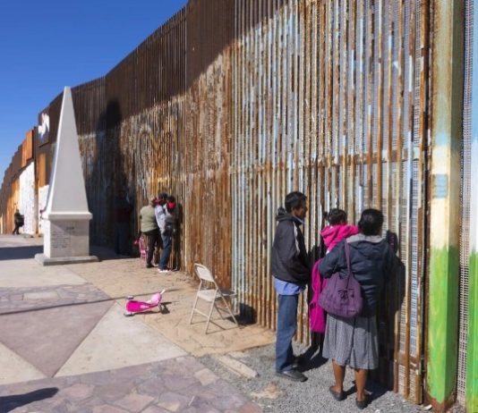 Байден зупинить будівництво “стіни Трампа” на кордоні з Мексикою