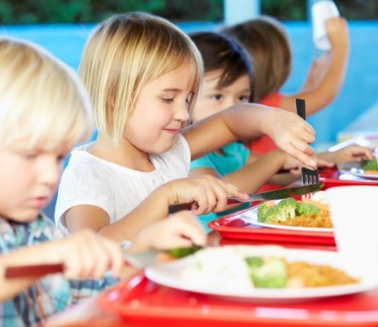 Українці можуть онлайн перевірити меню дитини у школі чи садочку