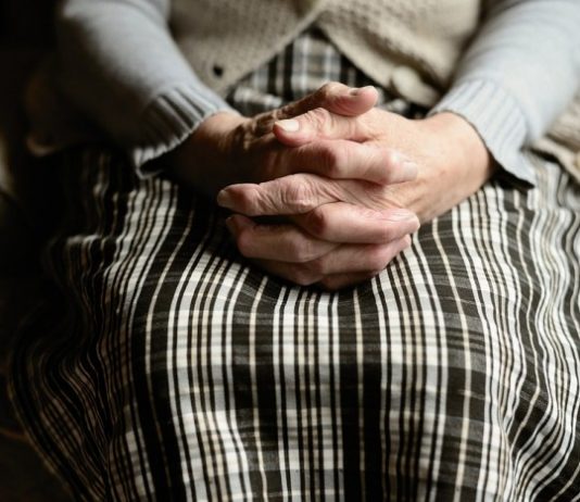 Українців зобов’яжуть утримувати непрацездатних батьків