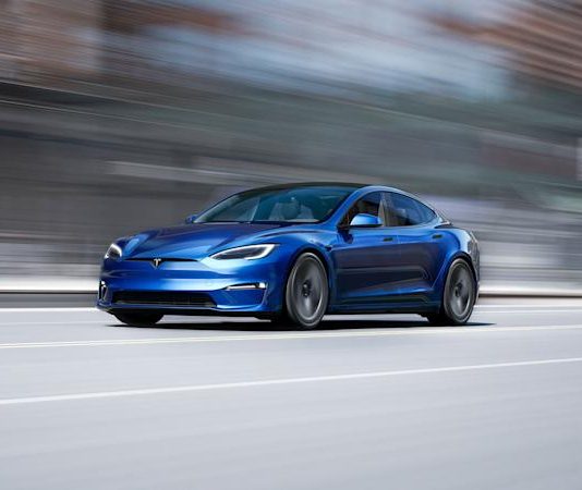 Tesla відмовилася від випуску електрокара Model S Plaid +