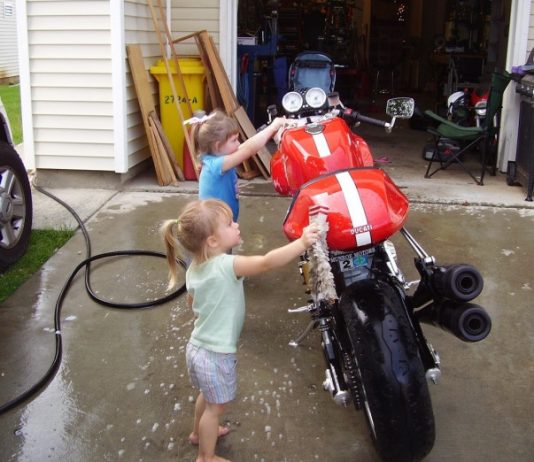 Как мыть мотоцикл на мойке самообслуживания?