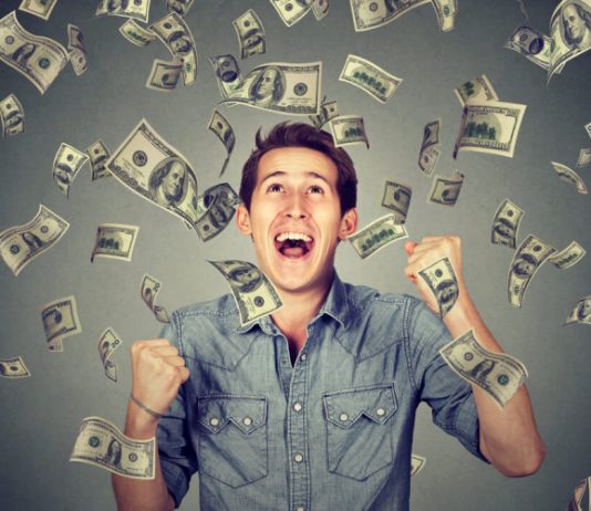 Стало відомо, скільки грошей заробили мільярдери за час пандемії