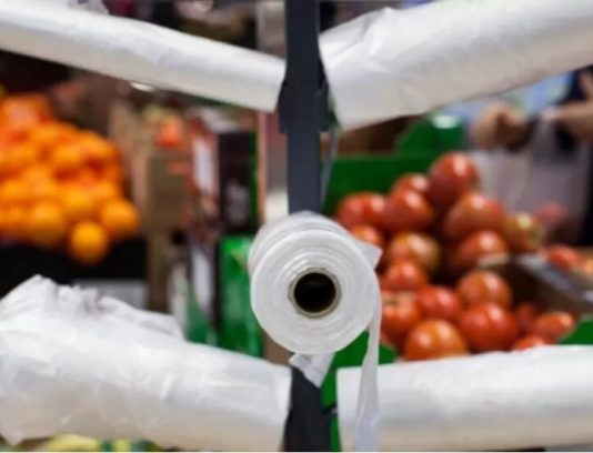Поліетиленові пакети стануть платними: скільки коштуватиме тонкий пакет у магазині з 10 грудня