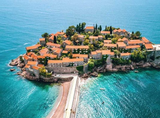 Українці у Чорногорії зможуть отримати безкоштовне житло: що необхідно